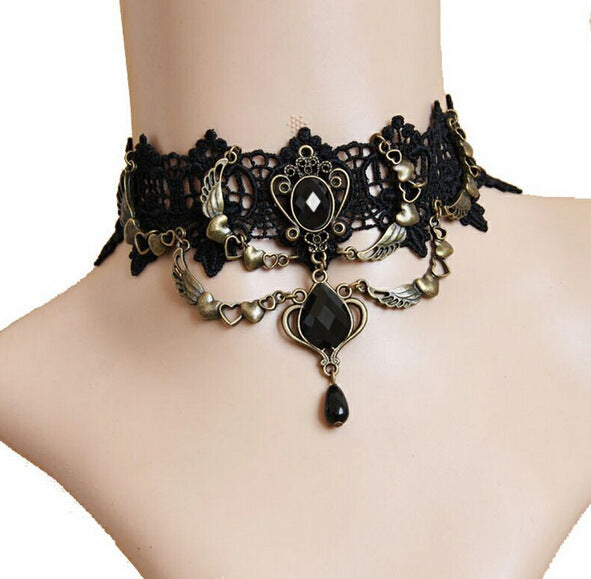 Noir Lace Vintage Necklace – Elegance in the Shadows